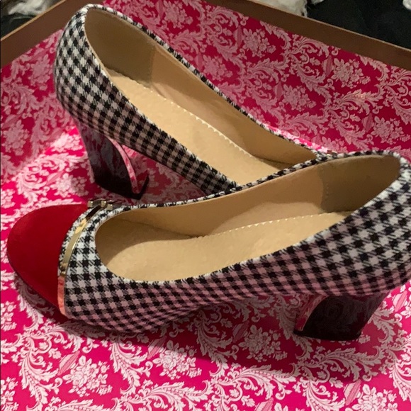 Shoes - Picture 2 of 3